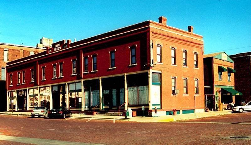 The Courtland Hotel & Spa Fort Scott Exterior photo