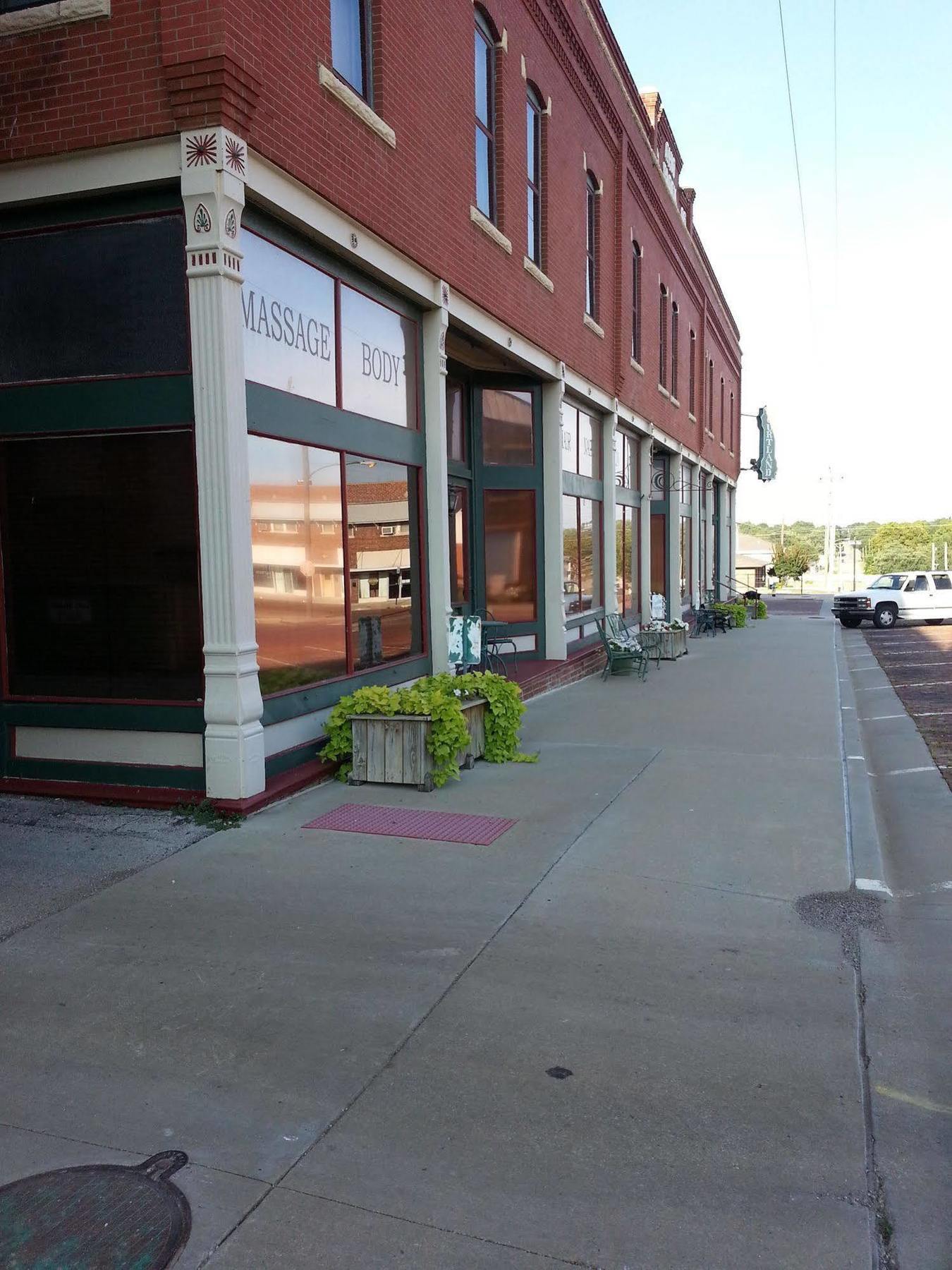 The Courtland Hotel & Spa Fort Scott Exterior photo